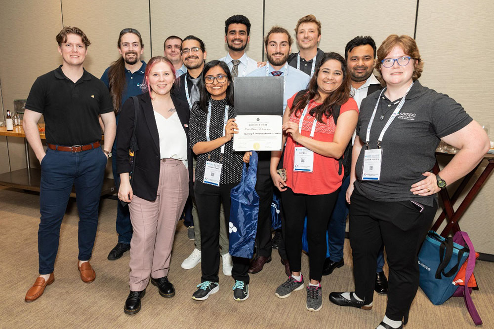 Several UT alumni and students pose with a certificate award at the SAMPE conference.