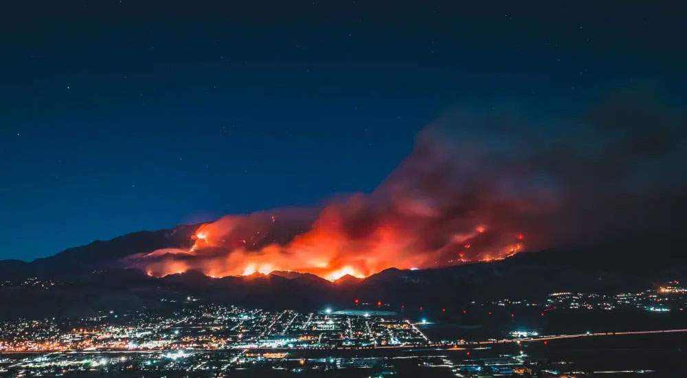 One of the wildfires nearing a California city in 2020. Photo courtesy of Unsplash/Levan Badzgaradze.