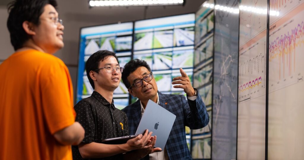 Lee Han explaining something to his students in his lab at the University of Tennessee