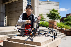 Da Hu setting up a device that determines the amount of damage from natural disasters through artificial intelligence